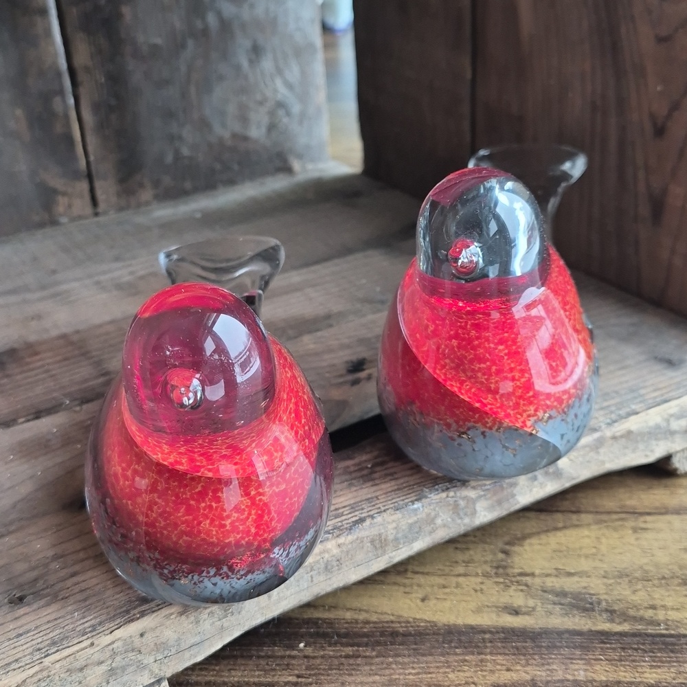 a pair of art glass birds/robins